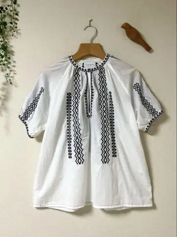 유나이티드 애로우즈 자수 블라우스
