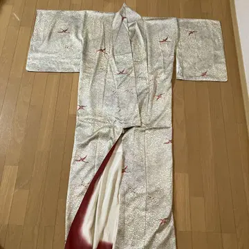 코몬 기모노 화이트 베이스 빨간 새 자수