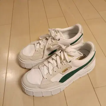 PUMA 화이트/그린 통굽 스니커즈