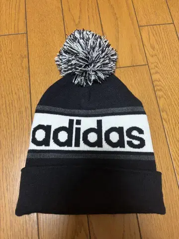 adidas 폼폼 니트 모자
