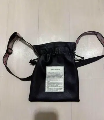 THEATRE PRODUCTS 블랙 숄더백