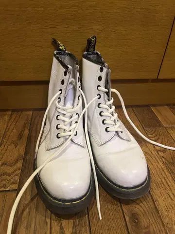 화이트 가죽 부츠 Dr.Martens 마틴