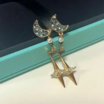 Swarovski 초승달과 별 펄 귀걸이