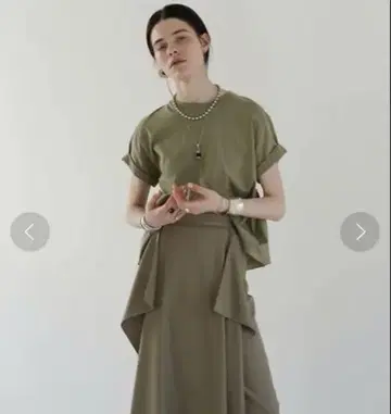[컨디션 최상] CLANE 백 프릴 티셔츠