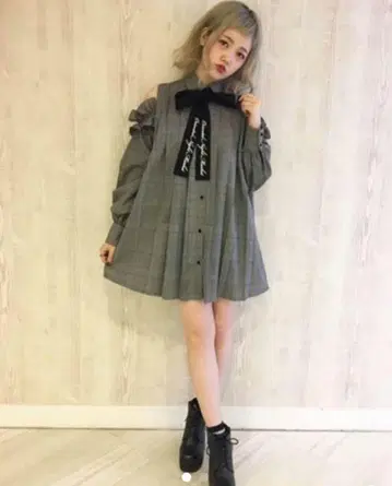 미사용 새상품 원스포 one spo 리본 로고 타이 오프숄더 원피스