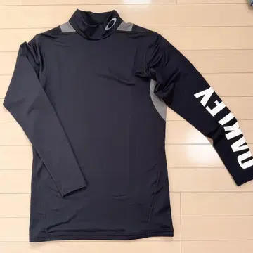 상태 좋음 OAKLEY 언더모크 L 사이즈 긴팔 골프