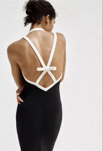 ZARA 대비 스트레치 홀터넥 롱 기장 원피스
