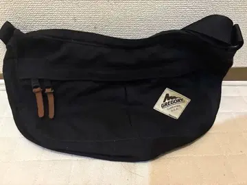 GREGORY 블랙 바디백
