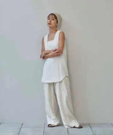 새상품 투데이풀 Back Satin Tanktop