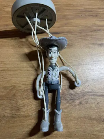우디 조종 인형
