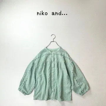 niko and - 컷워크 전체 레이스 밴드 칼라 블라우스