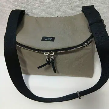 미품 STANDARD SUPPLY 베이지 숄더백