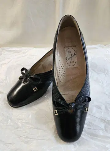Riz Comfort 블랙 펌프스 23.5cm