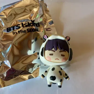BTS 인더섬 피규어 SUGA 슈가