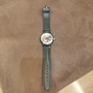 미사용 Swatch 수동 와인딩 블랙 가죽 손목시계