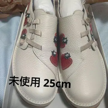 미사용 에스타시온 딸기 모티브 천연 가죽 스니커즈 25cm
