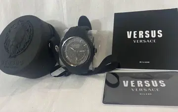 VERSUS 블랙 아날로그 시계