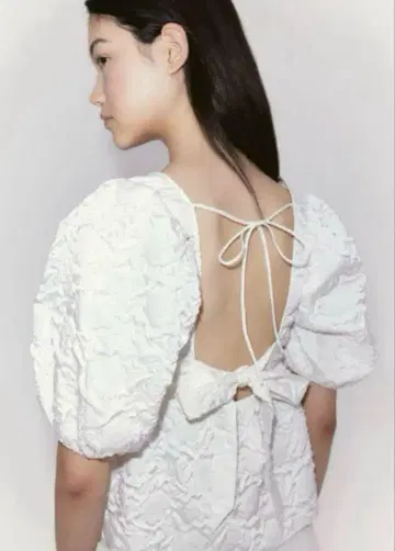 H&M 자카드 퍼프 슬리브 블라우스 화이트