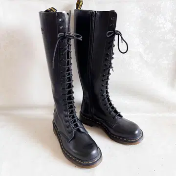 Dr.Martens 닥터마틴 20홀 1B60 롱 부츠