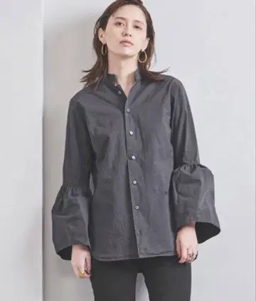 MADISONBLUE 다크 그레이 벌룬 슬리브 셔츠