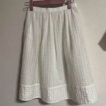 화이트 스커트 쿠미쿄쿠 무릎 기장
