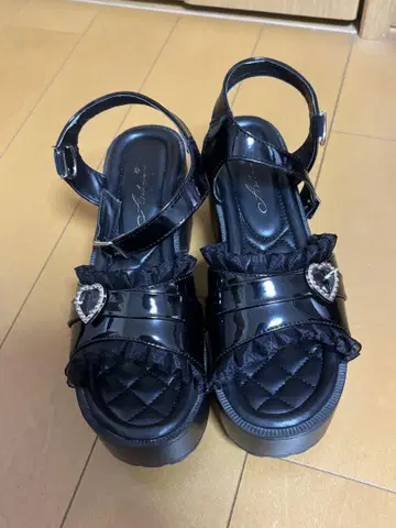 [가격 인하] 높은 힐 플랫폼 샌들 블랙