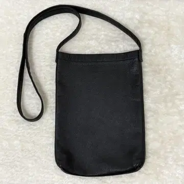 Hender Scheme cow shoulder 가죽 블랙