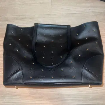 MCM 스터드 숄더백 블랙