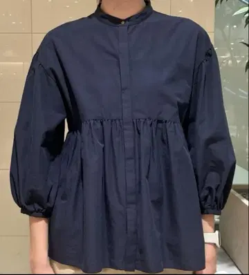 택 포함 새상품 스탠드 페플럼 블라우스 네이비