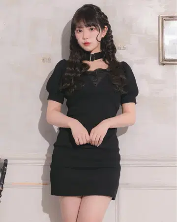 pium 백리본 초커 컷 원피스 피움