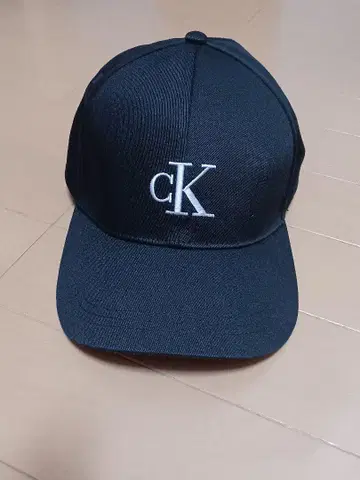 새상품급 CK 블랙 캡
