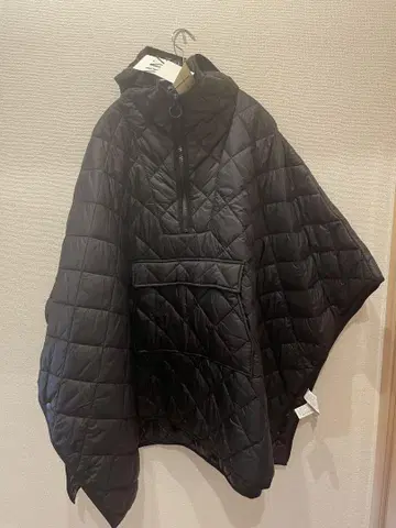 [미사용 새상품] ZARA 발수성 블랙 퀼팅 판초