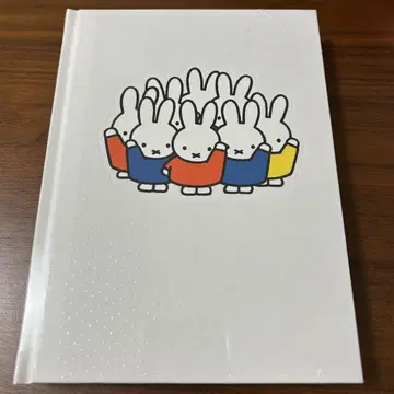 탄생 70주년 기념 미피 전시회 공식 도록
