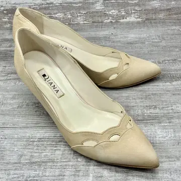 470 [인기] DIANA 컷 아웃 펌프스 베이지 23.5cm