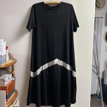 MeLaNGe 반팔 블랙 원피스