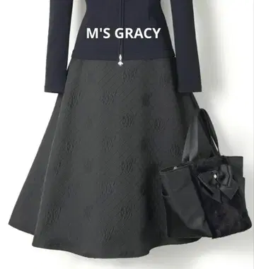 새상품급 M'S GRACY 2023 까멜리아 자카드 플레어 스커트 38