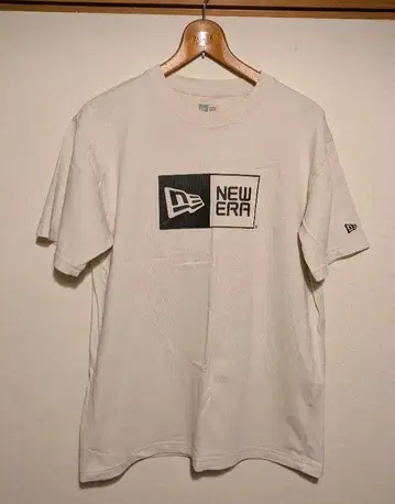 NEW ERA 로고 프린트 티셔츠 화이트 & 블랙 2매
