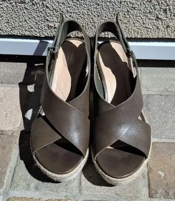 Clarks 클락스 다크 브라운 가죽 웨지 샌들 23.5