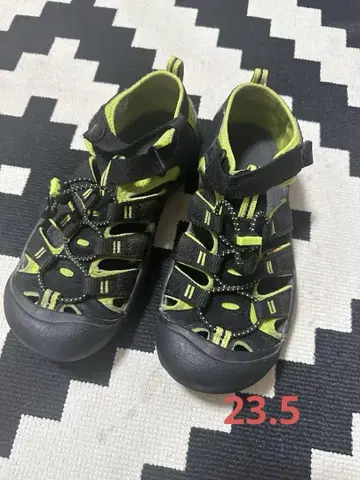 킨 keen 샌들 23.5 새상품급