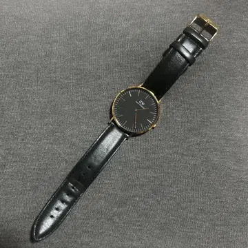 Daniel Wellington DW001001 블랙 가죽 손목시계