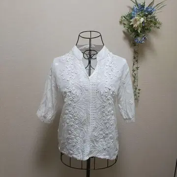 자수 장식 화이트 5부 소매 셔츠 여성용 시착만 한 상품 a0406