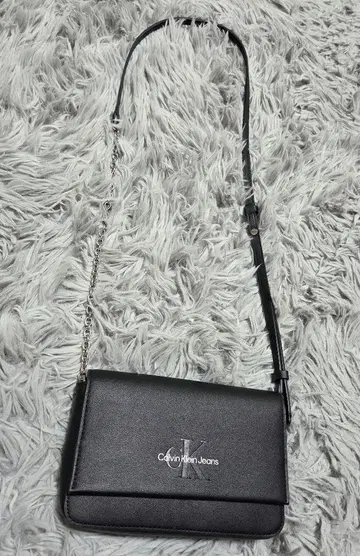 Calvin Klein Jeans 블랙 숄더백