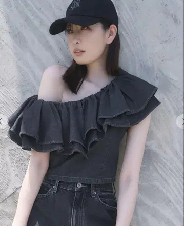 COCO DEAL 블랙 데님 프릴 셔츠