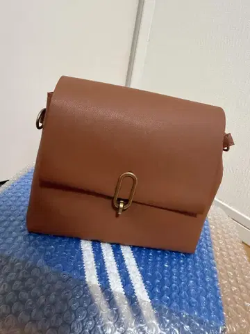 브라운 플랩형 메신저 백
