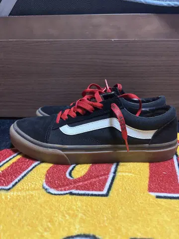 Vans 스니커즈 블랙/화이트/레드