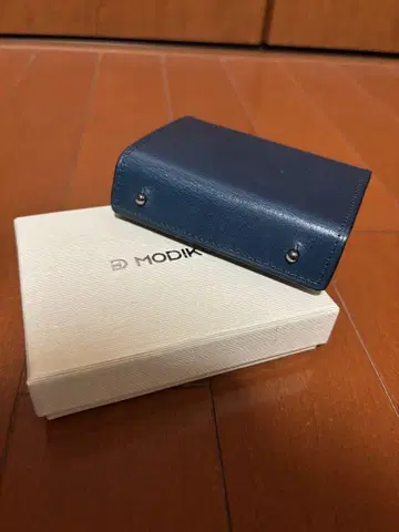 MODIKO 네이비 가죽 컴팩트 지갑