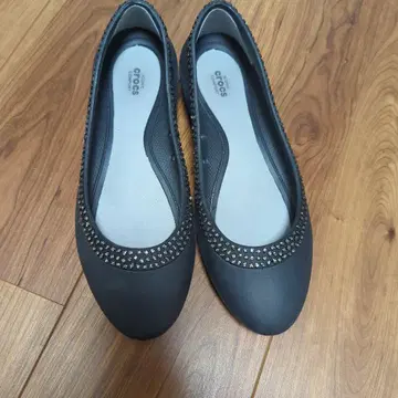 Crocs 리나 디아망테 스톤 장식 플랫슈즈