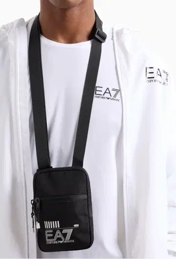 EA7 Emporio Armani TRAIN CORE 숄더백