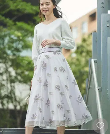 Noela 택 포함 미사용 새상품 미모사 자수 샤샤 스커트
