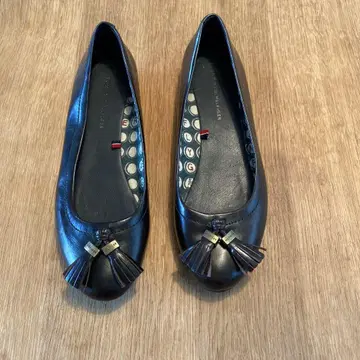 TOMMY HILFIGER 블랙 태슬 발레 슈즈